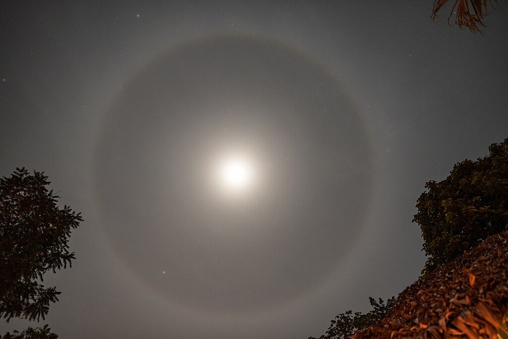 22° Moon Halo. Photographer: Juris Seņņikovs. Source: Wikimedia Commons. Used under licence: CC BY-SA 4.0.