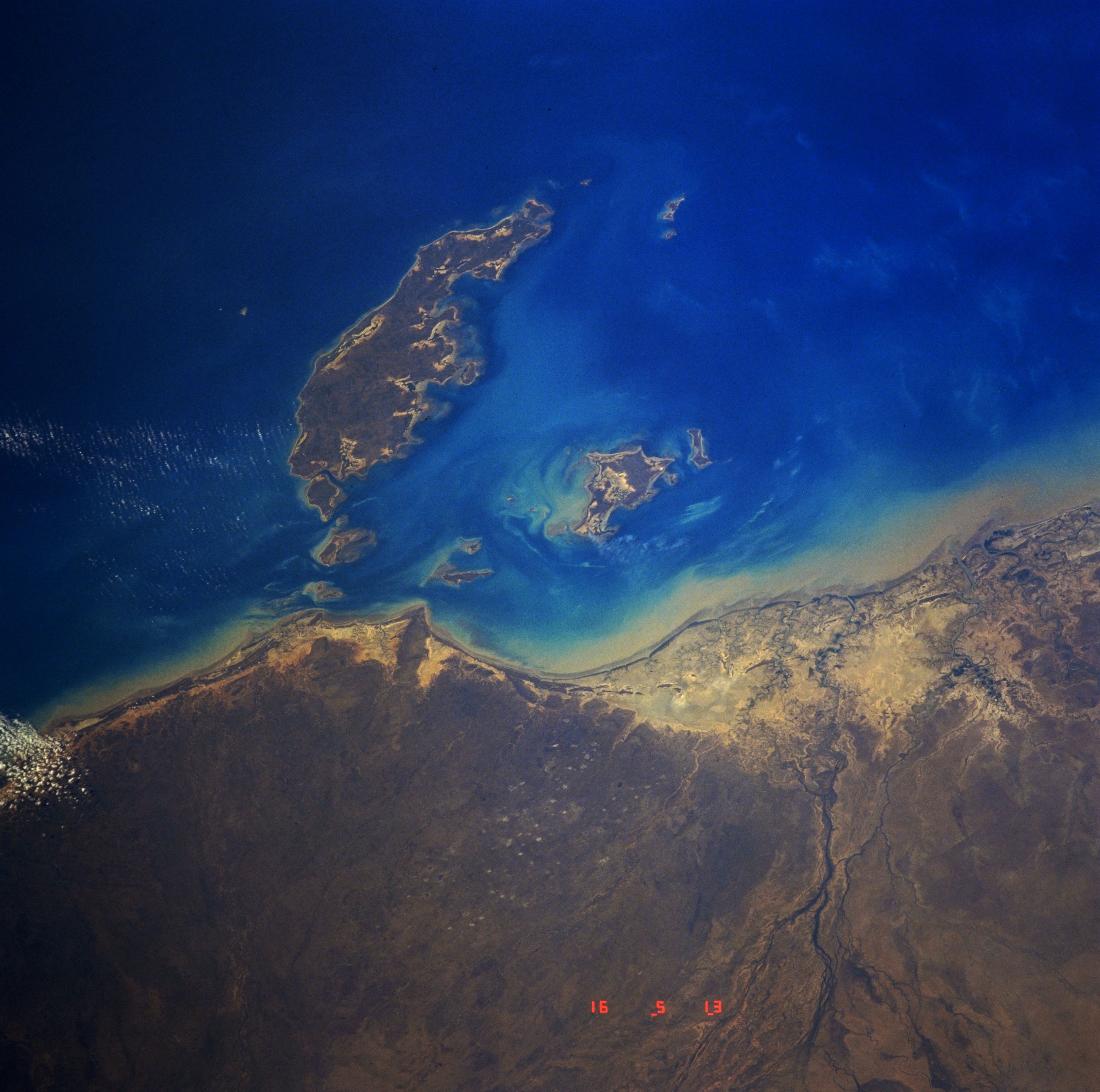 Mornington Island. Photographer: Image Science & Analysis Laboratory, NASA Johnson Space Center/Space Shuttle crew. Wikimedia Commons: Public Domain.