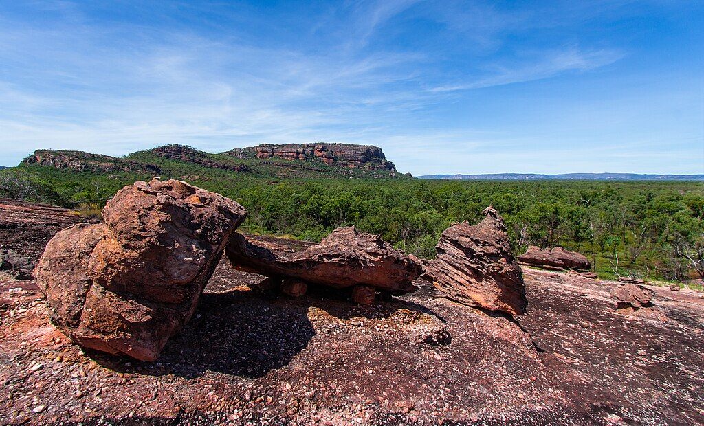 Nourlangie Rock from Nawurlandja Lookout. Location: Northern Territory. Photographer: Ahmad Zulfa. Source: Wikimedia Commons. Used under licence: CC BY-SA 4.0.