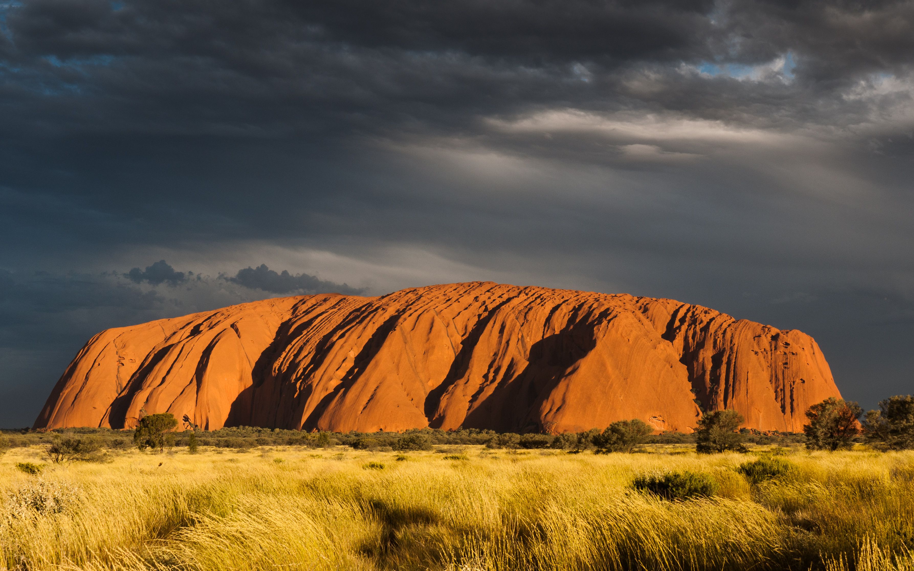 Uluṟu (Ayers Rock), Sunset. Photographer: Weyf. Source: Wikimedia Commons. Used under licence: CC0 1.0