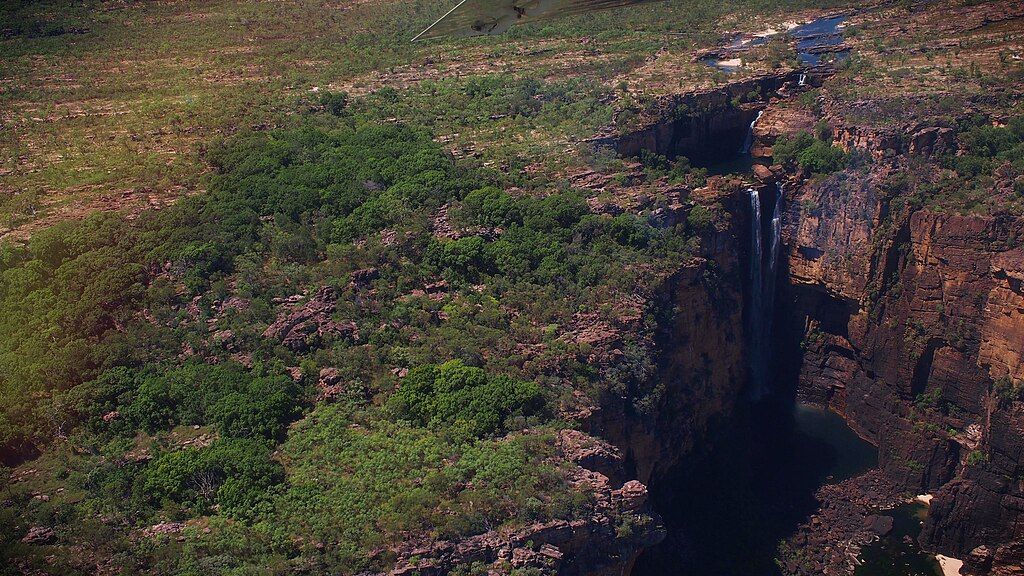 Jim Jim falls by light aircraft. Location: Kakadu National Park. Photographer: Reesa sc. Source: Wikimedia Commons. Used under licence: CC BY-SA 4.0.